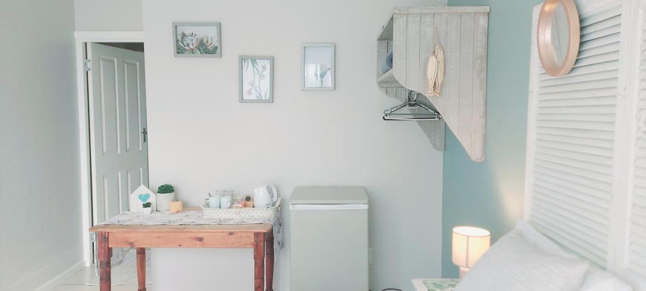 The Coelacanth Guest House And Beach Thyme Self Catering Kiddʼs Beach Екстериор снимка