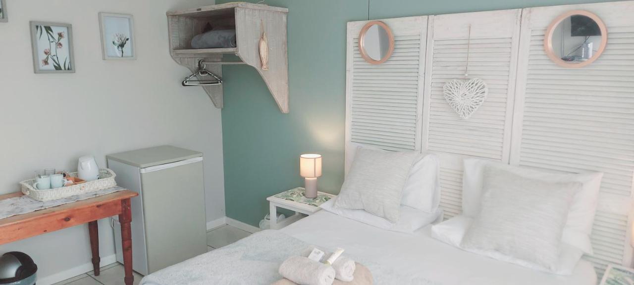 The Coelacanth Guest House And Beach Thyme Self Catering Kiddʼs Beach Екстериор снимка