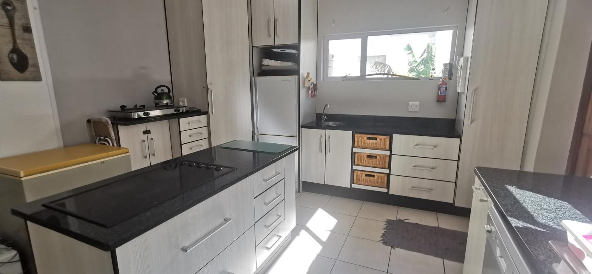 The Coelacanth Guest House And Beach Thyme Self Catering Kiddʼs Beach Екстериор снимка