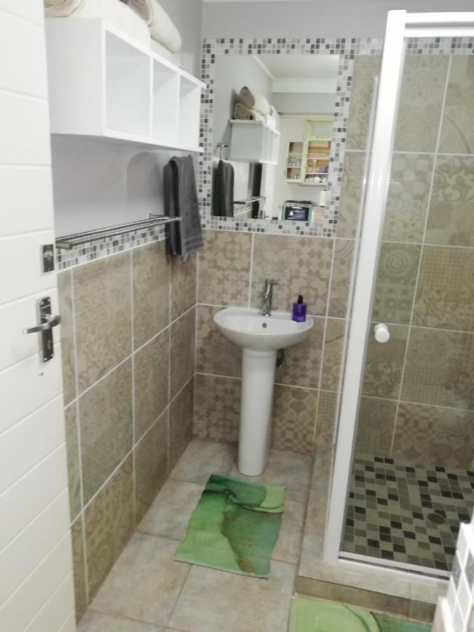 The Coelacanth Guest House And Beach Thyme Self Catering Kiddʼs Beach Екстериор снимка